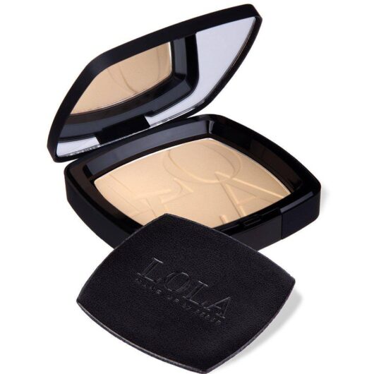 Lola Unisex Matte Silky Finish Pressed Powder in Winter Wheat