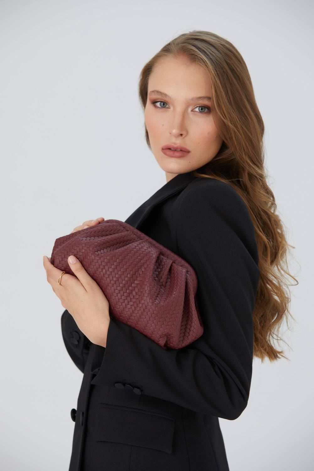 Belissh Women's Pouch Crossbody Bag in Burgundy