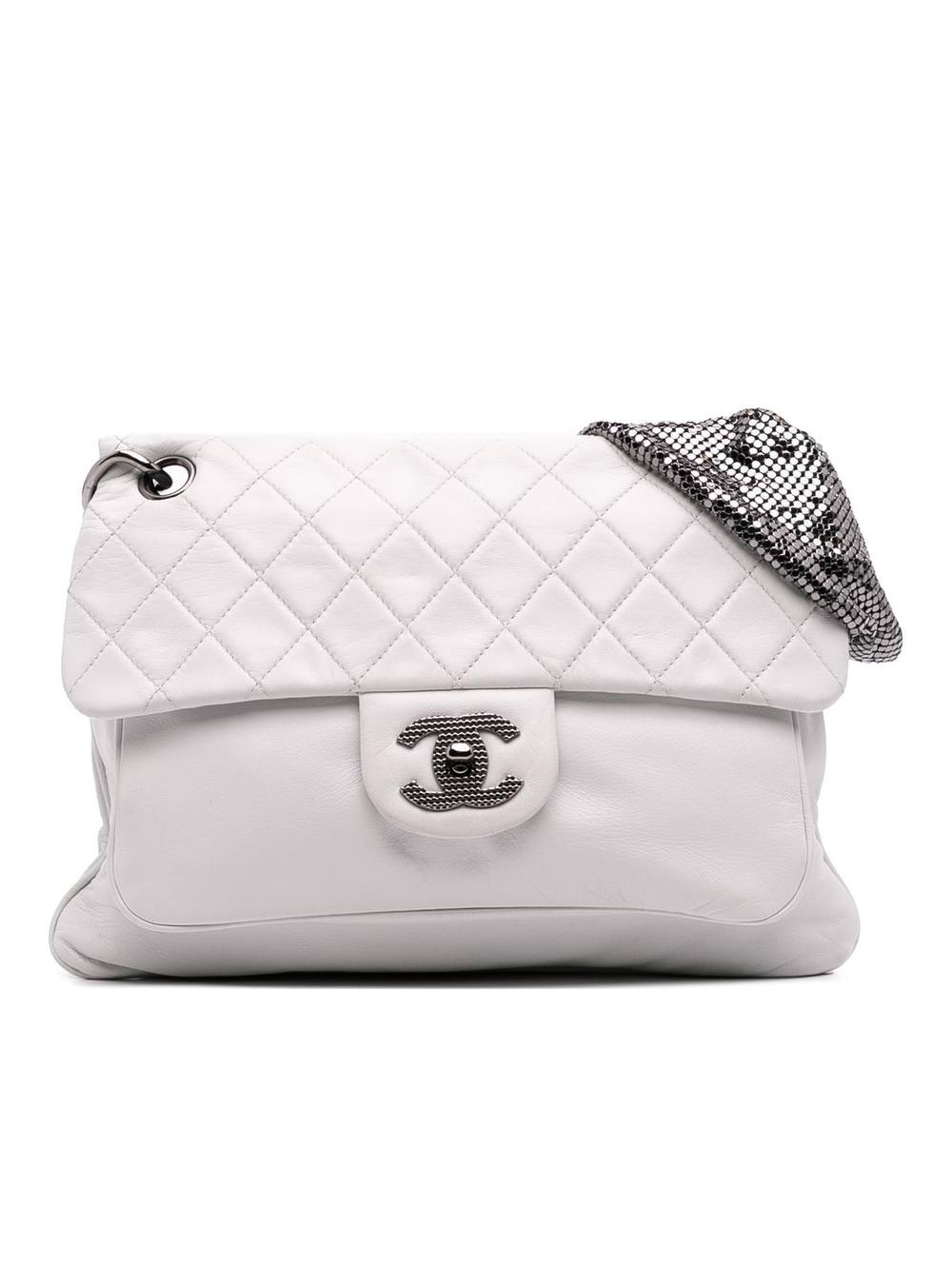 Chanel Women's Preloved CC Quilted Soft Lambskin Chain Mail Shoulder Bag in White